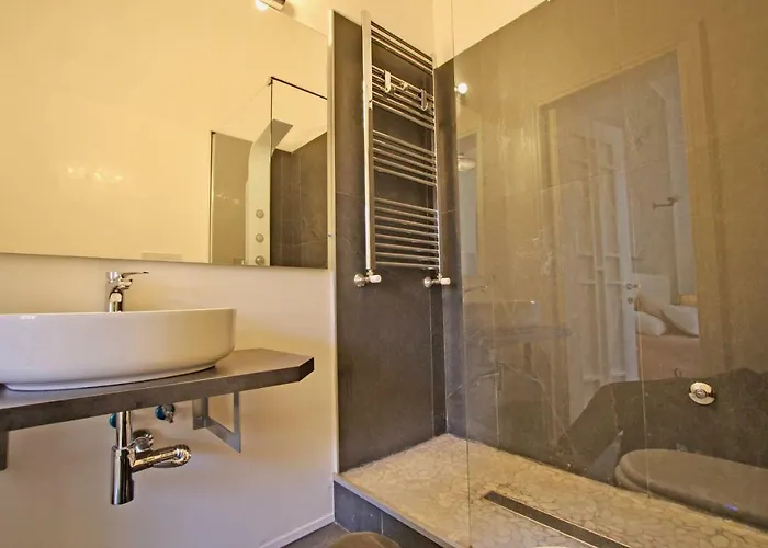 Monti Luxury בית הארחה *