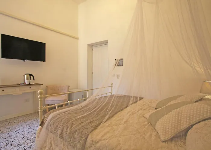 Monti Luxury בית הארחה *