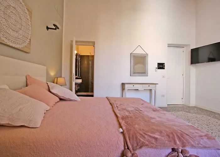 Monti Luxury בית הארחה *